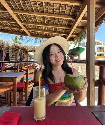 Madagascar Beauty Tours client in fishing village